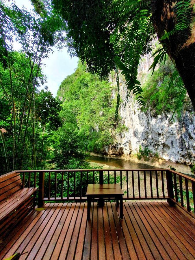 Hotel Our Jungle House Khao Sok National Park Esterno foto